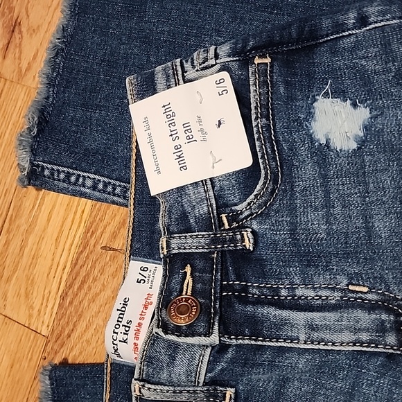 Abercrombie Girls High Rise Ankle Jeans - Picture 2 of 8